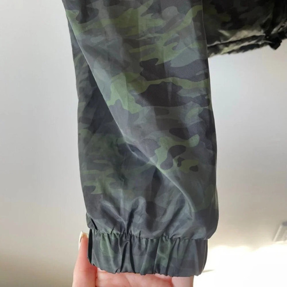 Good American Fast Track Camo Running Jacket Coat Sz 3/L - Picture 5 of 8